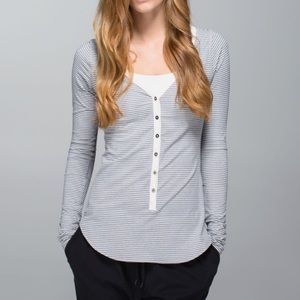 Lululemon awesoma Henley size 2